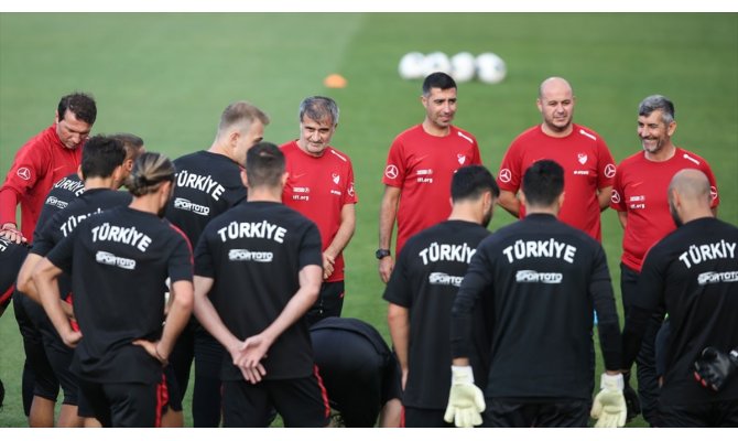 A Milli Futbol Takımı, Moldova maçı hazırlıklarına başladı