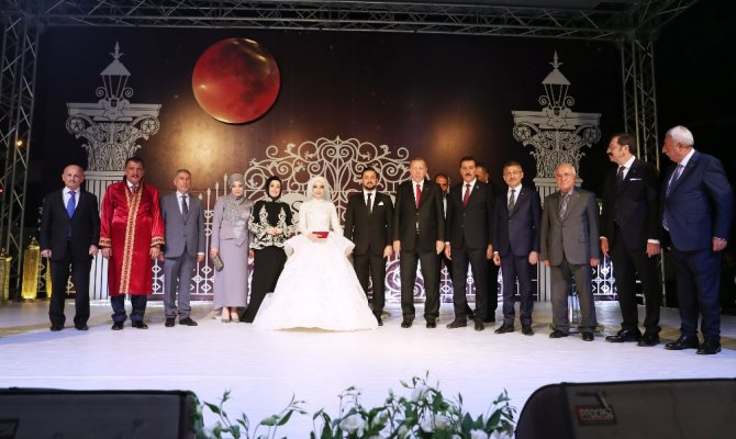 Cumhurbaşkanı Erdoğan nikah şahidi oldu