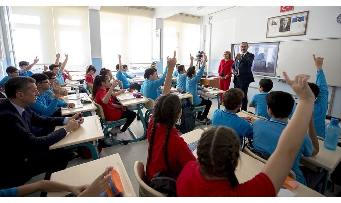 Bakan Gül'den öğrencilere 'Hukuk ve Adalet' dersi