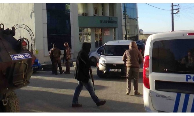 HDP'li Kulp Belediye Başkanı gözaltına alındı