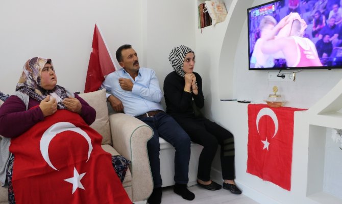 Rıza Kayaalp’in 4. Dünya Şampiyonluğu ailesini sevince boğdu