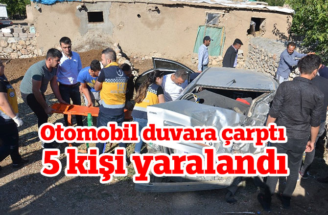 Otomobil duvara çarptı 5 kişi yaralandı