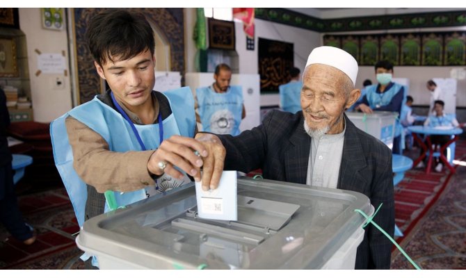 Afganistan'da halk sandık başında