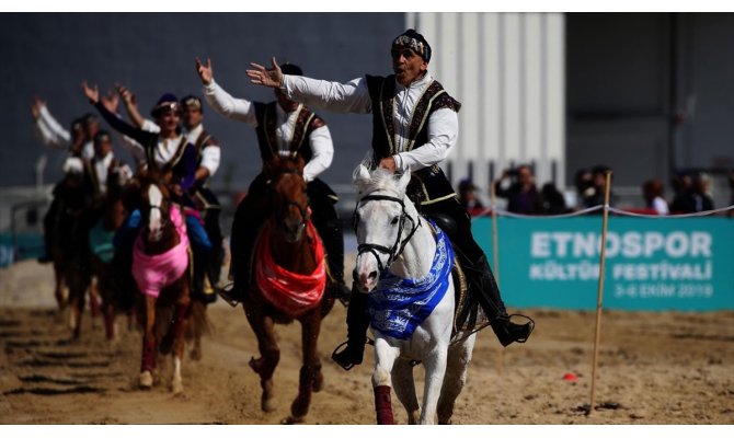 4. Etnospor Kültür Festivali'nde Azerbaycan-Karabağ at gösterisi büyük ilgi gördü