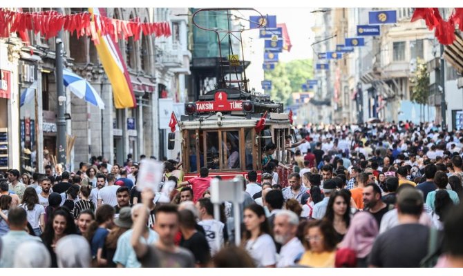 Batılı turistlerin İstanbul'a ilgisi artıyor