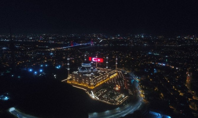 Büyük Çamlıca Camii’nde Mehmetçik için dualar edildi