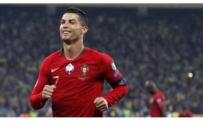 Ronaldo milenyum futboluna damga vuruyor