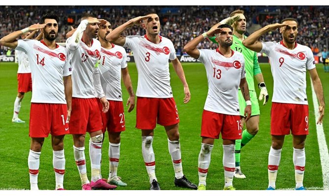 UEFA'dan Millilerin asker selamına soruşturma