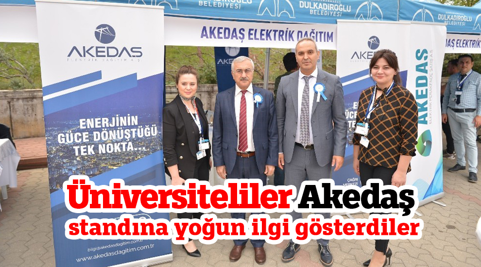 Üniversiteliler Akedaş standına yoğun ilgi gösterdiler