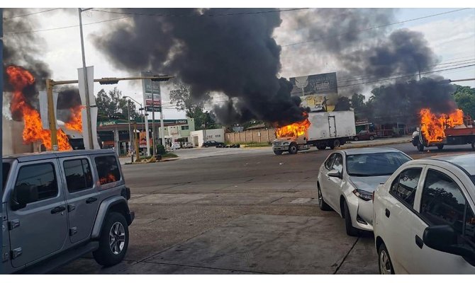 Meksika'da çete üyeleri Culiacan kentini savaş alanına çevirdi