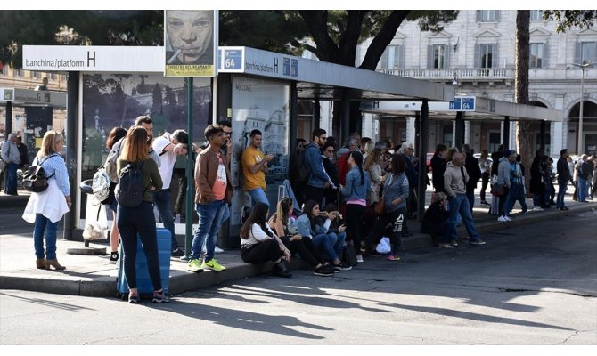 Roma'da belediye işçilerinin 24 saatlik grevi hayatı olumsuz etkiledi