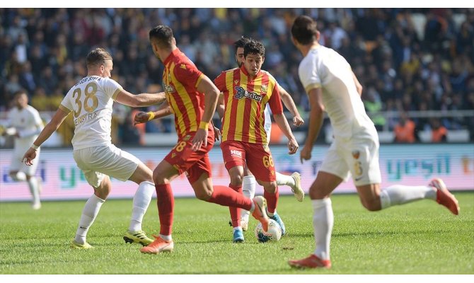 Yeni Malatyaspor evinde farklı kazandı