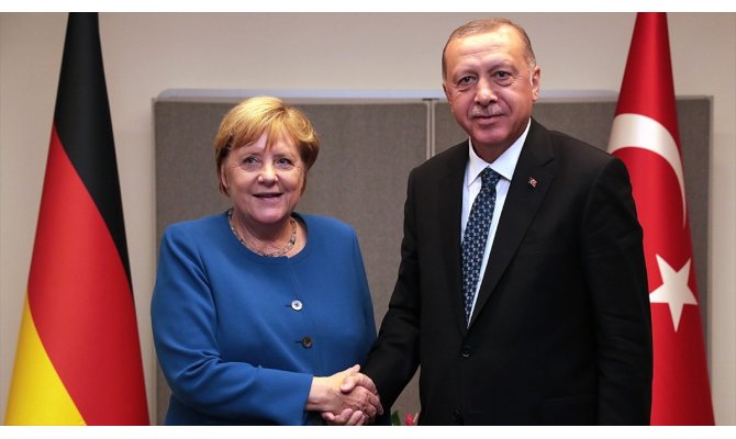 Cumhurbaşkanı Erdoğan ile Merkel telefonda görüştü