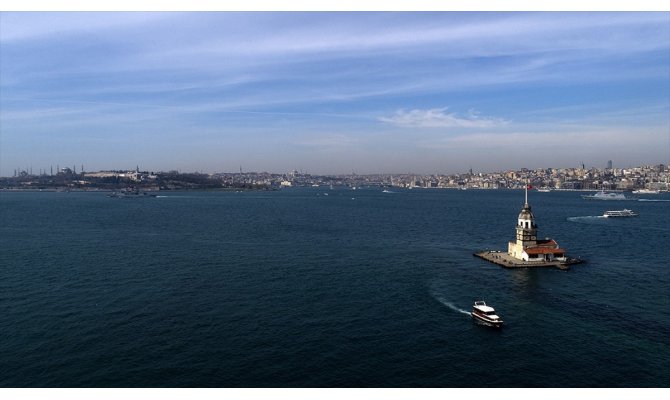 Boğazdan geçen tüm gemilere bayrak dağıtılacak