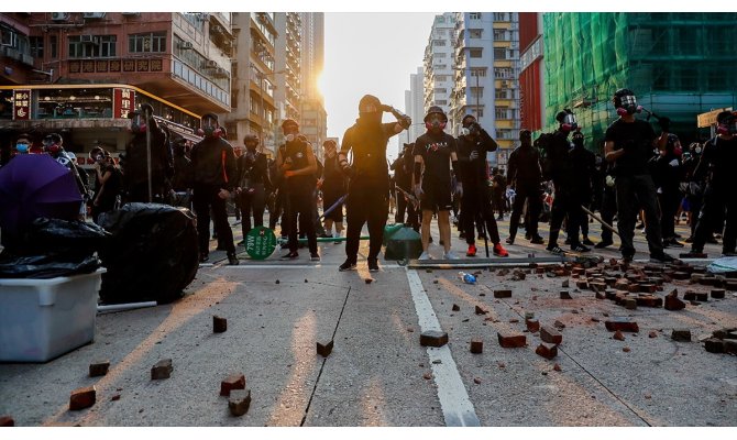 Hong Kong'daki protestolar ekonomik açıdan tehlike yaratıyor