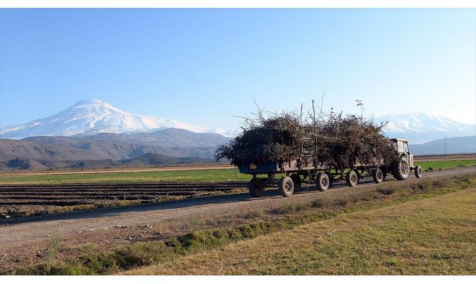 Ağrı Dağı beyaz gelinliğiyle büyülüyor