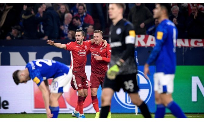 Schalke 04-Fortuna Düsseldorf maçı 3-3 berabere bitti