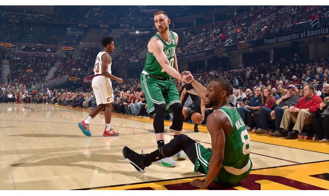 Celtics maçı kazandı, Hayward'ı kaybetti