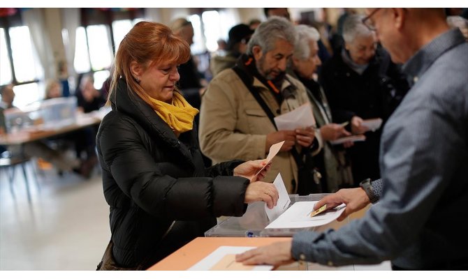 İspanya'da seçim sonuçları hükümet kurulmasını zorlaştırıyor