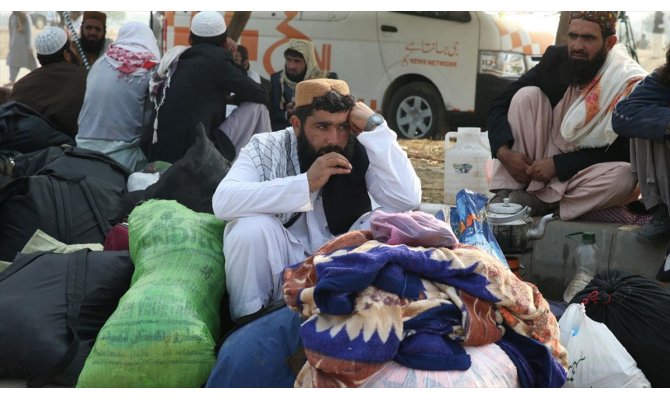 Pakistan'da hükümet karşıtı eylemciler İslamabad'ı terk ediyor