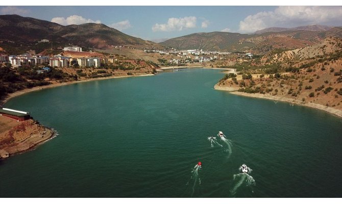 Tunceli'deki Uzunçayır Baraj Gölü su sporları merkezine dönüştü