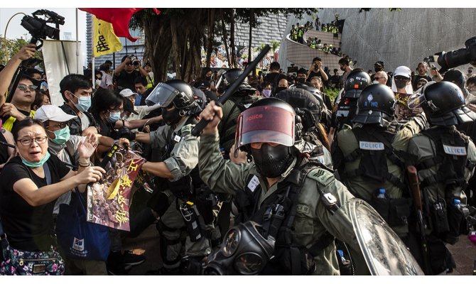 Hong Kong'da protestoların şiddete dönüşmesi endişe yaratıyor