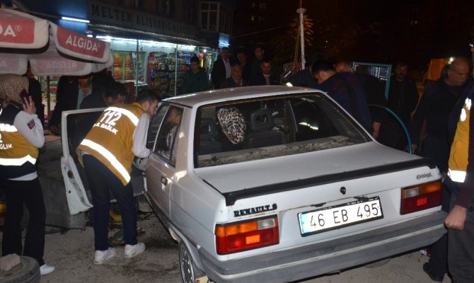 3 kişinin yaralandığı kaza kamerada