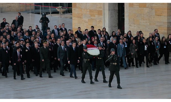 Bakan Selçuk ve öğretmenler Anıtkabir'i ziyaret etti