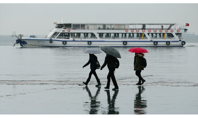 Batı Anadolu için kuvvetli yağış ve fırtına uyarısı