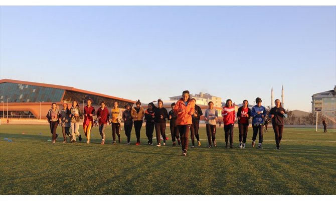 Tabuları yıkan 'kardelenler' yeşil sahaların 'yıldızı' oldu