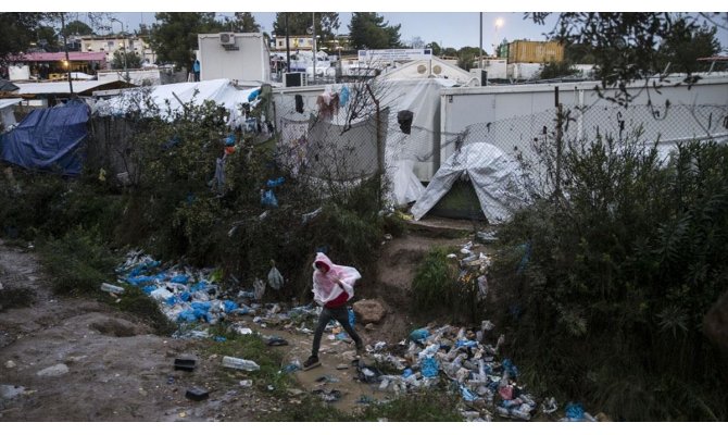 Moria'da binlerce düzensiz göçmen zor koşullarda yaşam mücadelesi veriyor