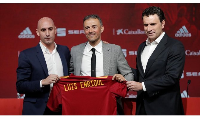 Luis Enrique: Başladığım projeyi bitirmeye geliyorum