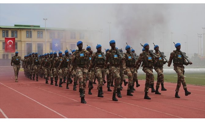 Somali'deki Türk askeri eğitim merkezi üçüncü mezunlarını verdi