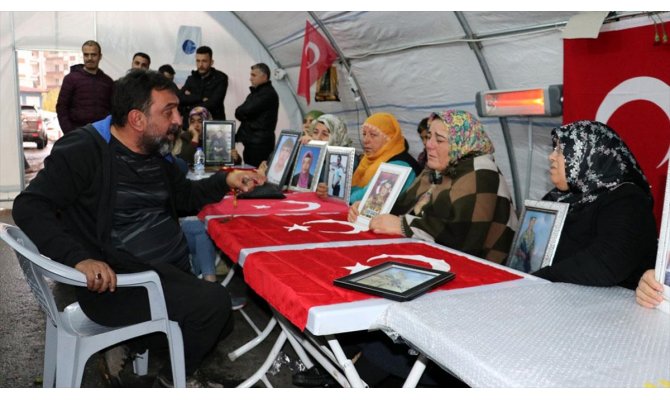 Sanatçılardan Diyarbakır annelerine destek