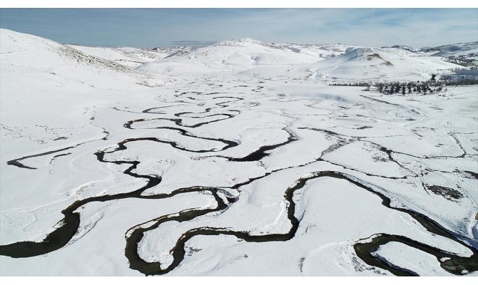 Karadeniz'in menderesleriyle ünlü Perşembe Yaylası beyaza büründü