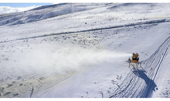 Erciyes Dağı'nda 45 bin metreküp yapay kar üretildi