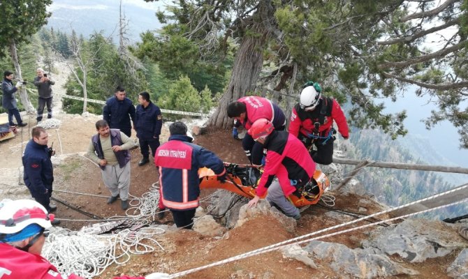 Mersin’de kayıp gencin 200 metrelik uçurumda bulunan cesedi çıkarıldı