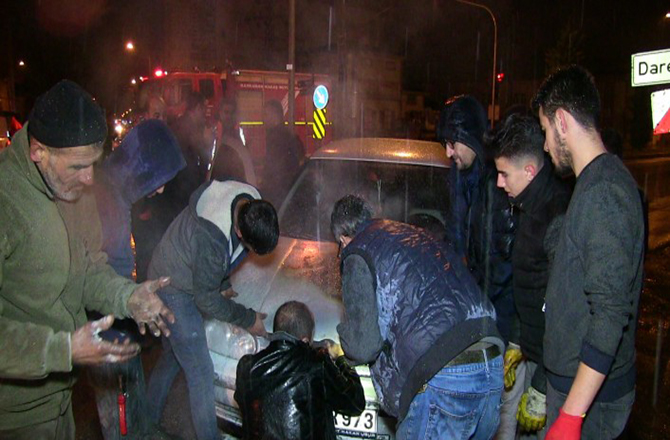 Kahramanmaraş'ta seyir halindeki otomobil yandı