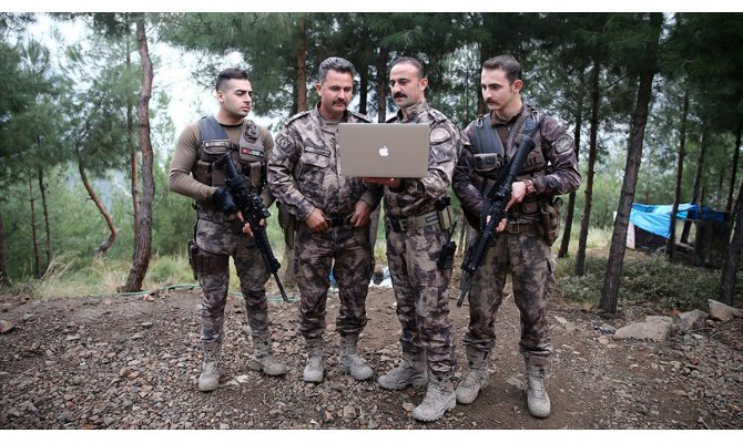 Terörle mücadele kahramanları 'Yılın Fotoğrafları" oylamasına katıldı