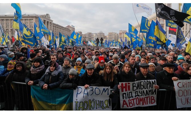 Ukrayna'daki protestolarda Zelenskiy'e 'kırmızı çizgi' hatırlatması