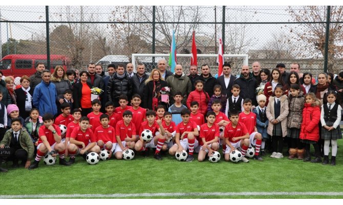 TİKA'dan Gürcistan'da çocuklara futbol sahası