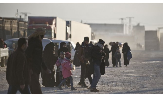 Son 24 saatte 12 bin sivil sınır hattına yakın bölgelere göç etti