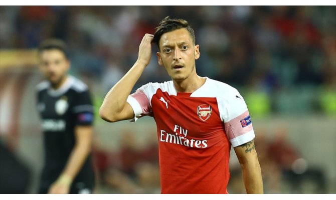 Mesut Özil PES'in Çin sürümlerinden çıkarılıyor