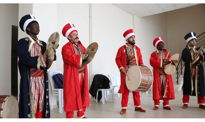 Aksaray Üniversitesi mehter takımının Ugandalıları ilgi çekiyor