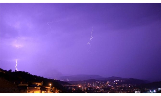 Meteorolojiden fırtına ve sağanak uyarısı