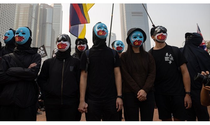 Hong Kong'da protestocular Uygur Türklerine destek için toplandı