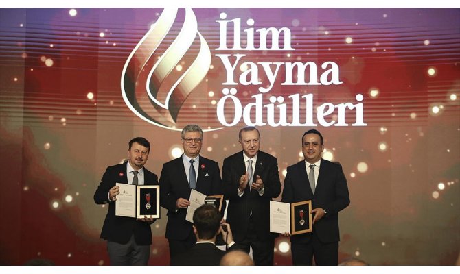 İlim Yayma Ödülleri sahiplerini buldu