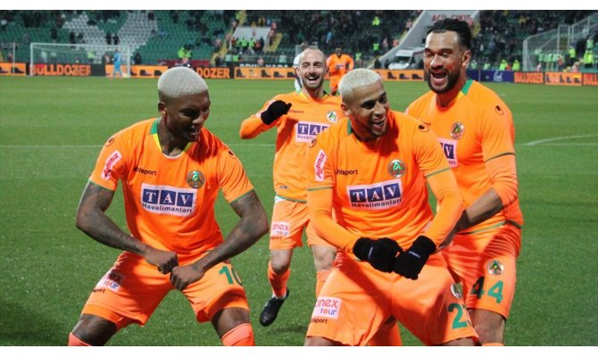 Aytemiz Alanyaspor deplasmanda farklı kazandı