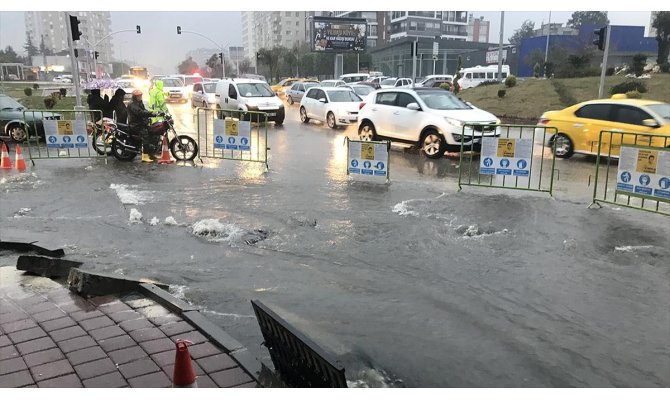 Adana'da sağanak nedeniyle eğitime ara verildi