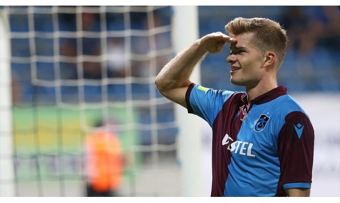 Trabzonspor'u golcü oyuncusu Sörloth taşıyor